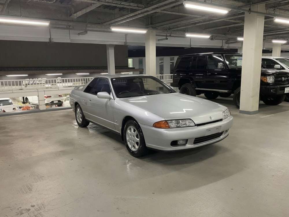 1993 Nissan Skyline GTS25 Type S, silver, front three-quarter view